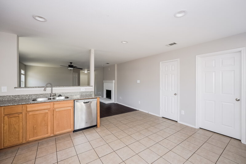 2,400/Mo, 340 Amethyst Dr Fort Worth, TX 76131 Kitchen View 3