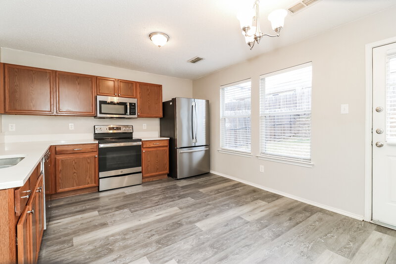 2,060/Mo, 7933 Meadow View Tr Fort Worth, TX 76120 Kitchen View 2
