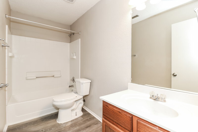 2,060/Mo, 7933 Meadow View Tr Fort Worth, TX 76120 Bathroom View