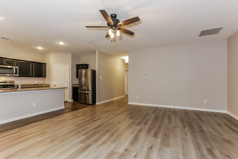 0/Mo, 429 Waterline Dr Crowley, TX 76036 Living Room View