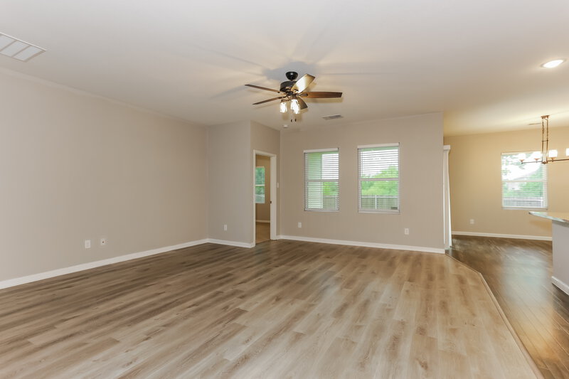 0/Mo, 429 Waterline Dr Crowley, TX 76036 Living Room View 2