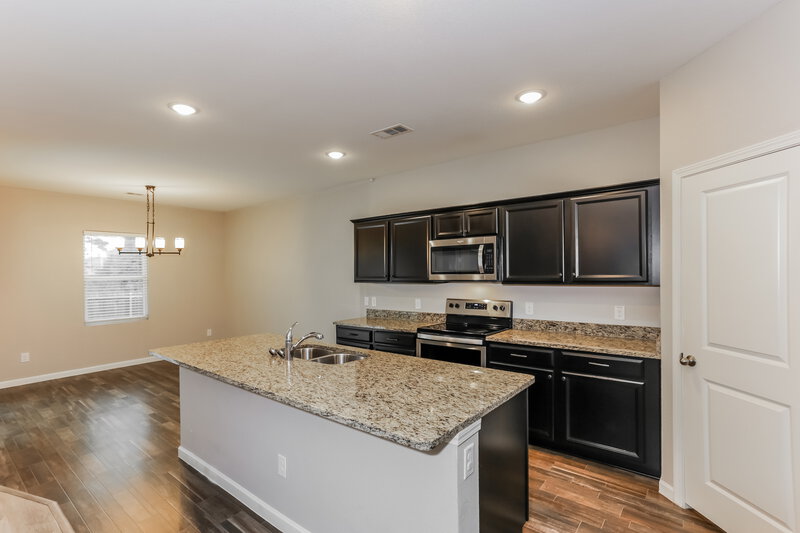 0/Mo, 429 Waterline Dr Crowley, TX 76036 Kitchen View 2