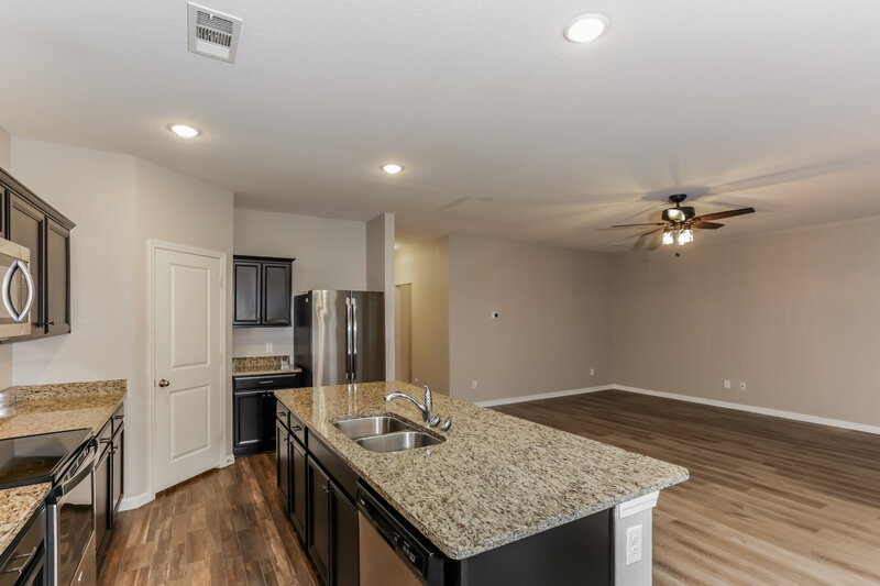0/Mo, 429 Waterline Dr Crowley, TX 76036 Kitchen View 3