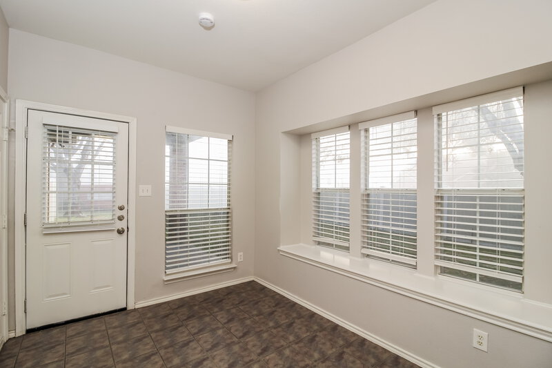 2,700/Mo, 1401 Bregenz Ln Lewisville, TX 75067 Breakfast Nook View