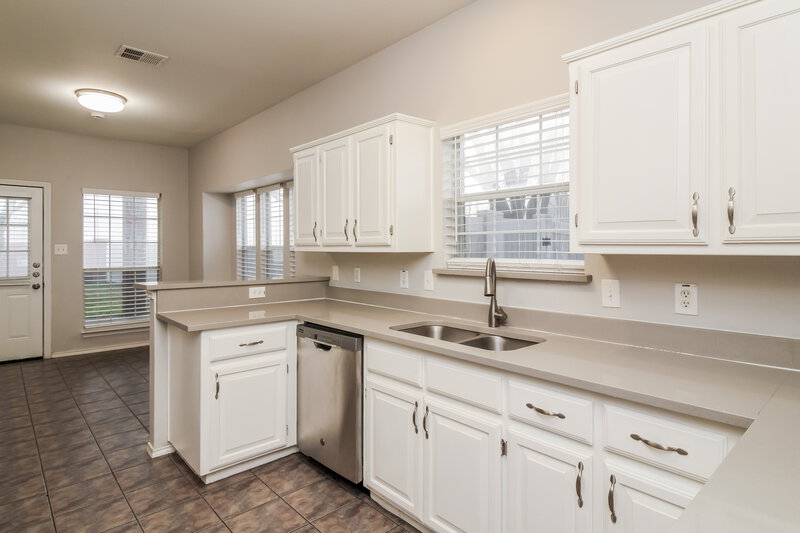 2,700/Mo, 1401 Bregenz Ln Lewisville, TX 75067 Kitchen View