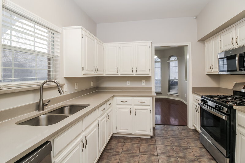 2,700/Mo, 1401 Bregenz Ln Lewisville, TX 75067 Kitchen View 2