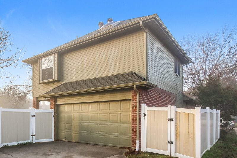 2,700/Mo, 1401 Bregenz Ln Lewisville, TX 75067 Rear View 2