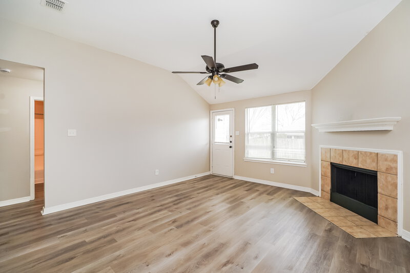 1,965/Mo, 1401 Carrigan Ln Denton, TX 76207 Living Room View 2