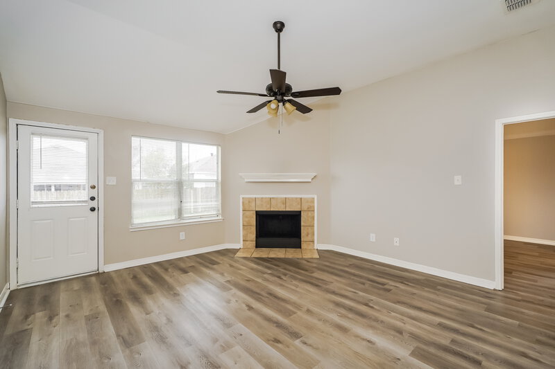 1,965/Mo, 1401 Carrigan Ln Denton, TX 76207 Living Room View 3