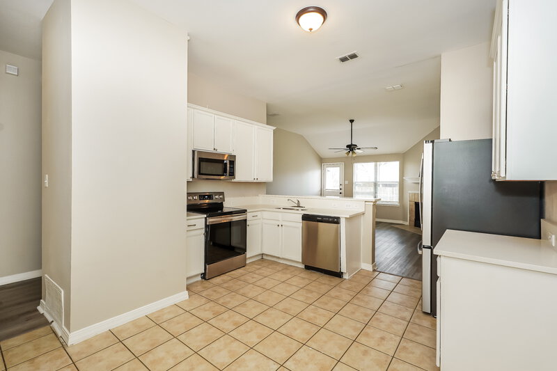 1,965/Mo, 1401 Carrigan Ln Denton, TX 76207 Kitchen View 2
