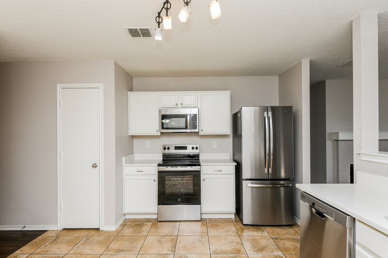 1,805/Mo, 3957 German Pointer Way Fort Worth, TX 76123 Kitchen View
