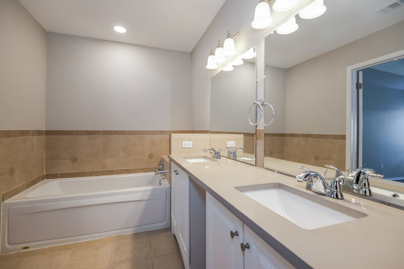 2,505/Mo, 9413 Willard St Rowlett, TX 75088 Main Bathroom View