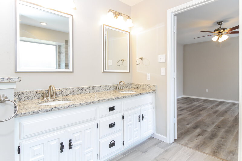 2,370/Mo, 3705 Smartt St Rowlett, TX 75088 Main Bathroom View