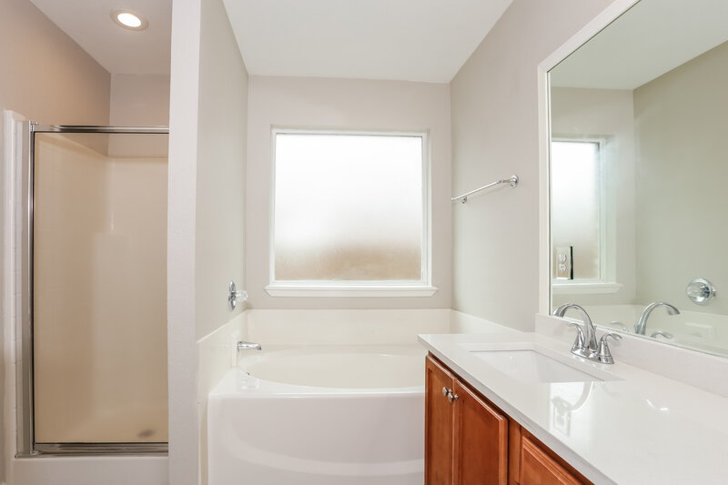 1,865/Mo, 5104 Button Willow Dr Fort Worth, TX 76123 Main Bathroom View