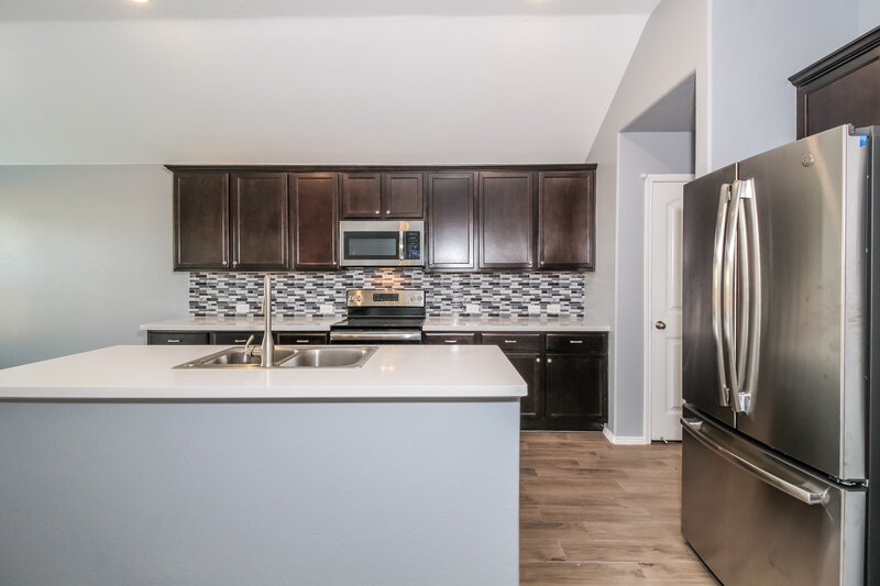 3,070/Mo, 6825 Waterhill Ln Fort Worth, TX 76179 Kitchen View 2