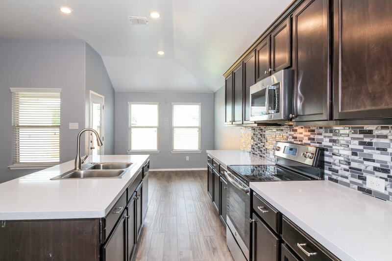 3,070/Mo, 6825 Waterhill Ln Fort Worth, TX 76179 Kitchen View 3