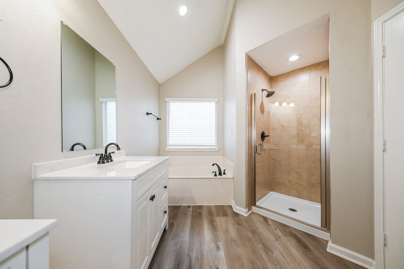 2,315/Mo, 2209 Amber Springs Mesquite, TX 75181 Main Bathroom View