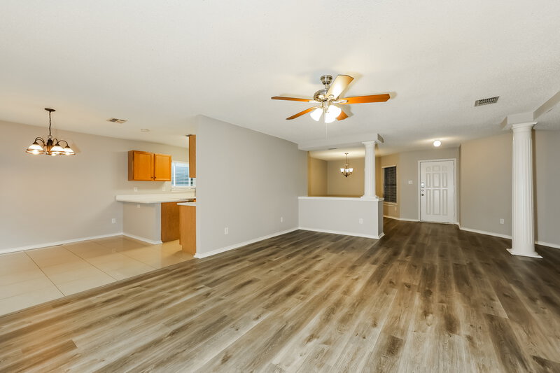 2,355/Mo, 6606 Beryl Dr Arlington, TX 76002 Living Room View 2