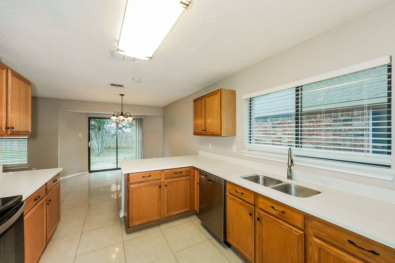 2,355/Mo, 6606 Beryl Dr Arlington, TX 76002 Kitchen View 2