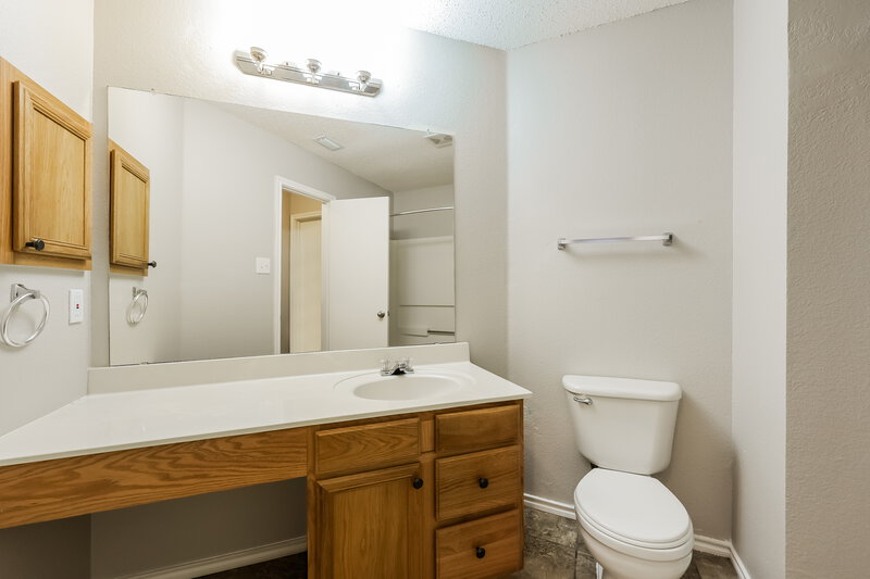 2,355/Mo, 6606 Beryl Dr Arlington, TX 76002 Bathroom View