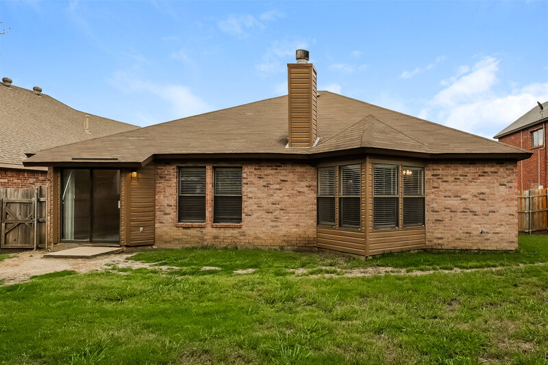 2,355/Mo, 6606 Beryl Dr Arlington, TX 76002 Rear View 2
