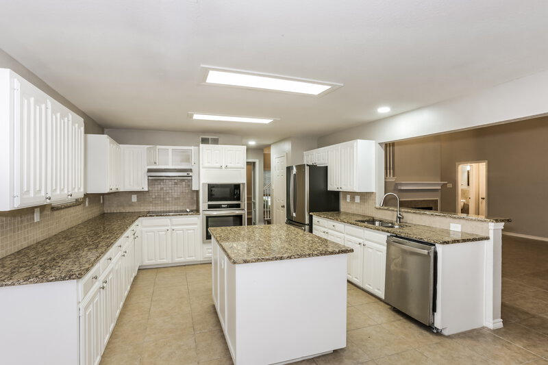 3,065/Mo, 113 Dennis Dr Cedar Hill, TX 75104 Kitchen View