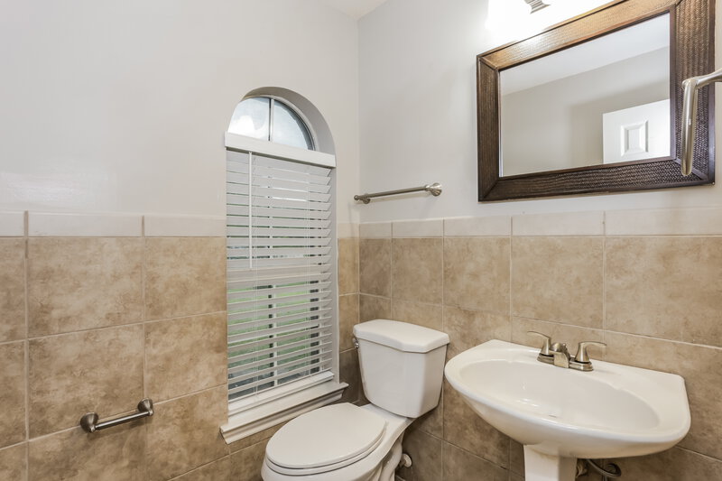 3,065/Mo, 113 Dennis Dr Cedar Hill, TX 75104 Bathroom View 2