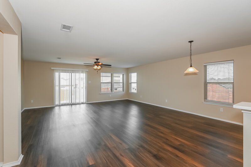 2,585/Mo, 503 Tunnel St Cedar Hill, TX 75104 Living Room View