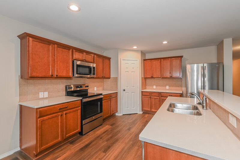 2,585/Mo, 503 Tunnel St Cedar Hill, TX 75104 Kitchen View