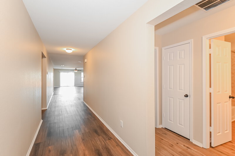2,585/Mo, 503 Tunnel St Cedar Hill, TX 75104 Hallway View