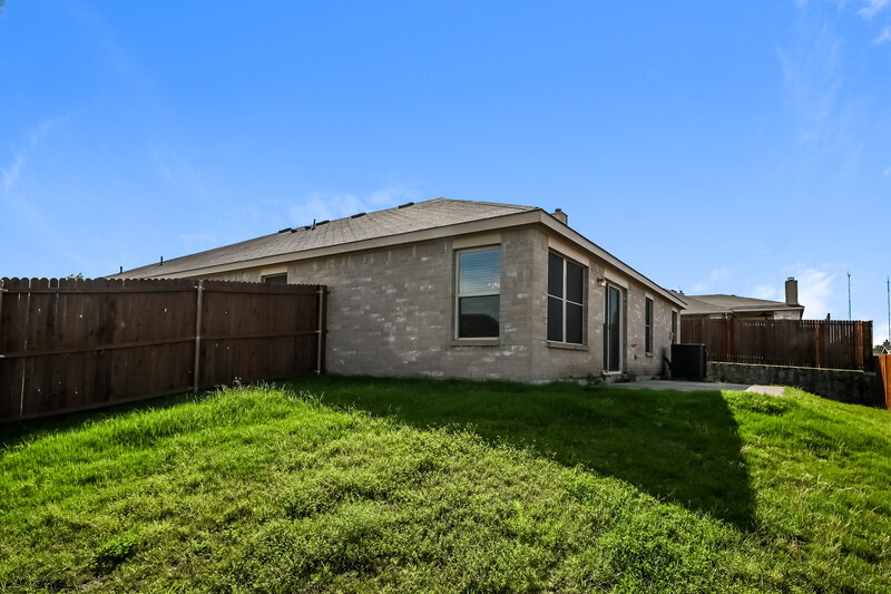 2,585/Mo, 503 Tunnel St Cedar Hill, TX 75104 Rear View