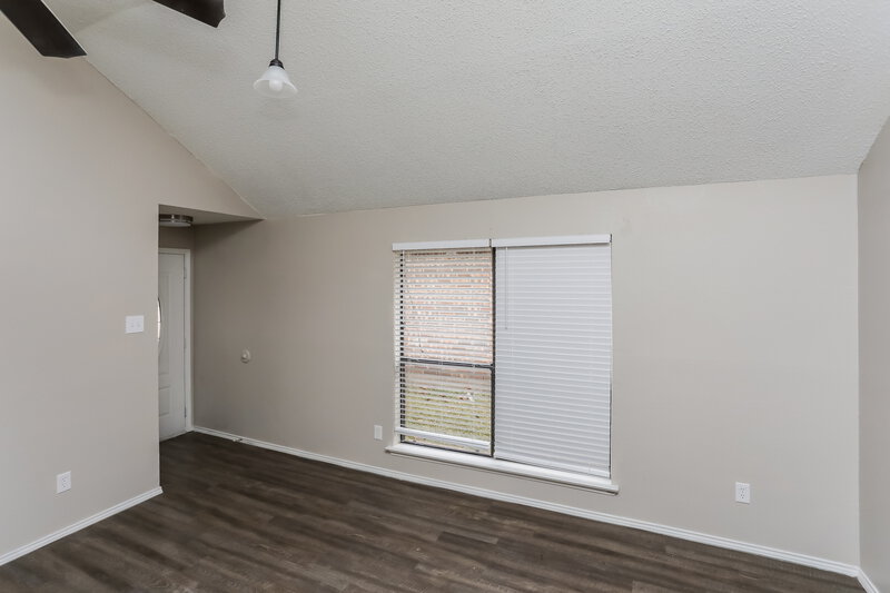 2,740/Mo, 1320 Wheatfield Dr Mesquite, TX 75149 Living Room View 2