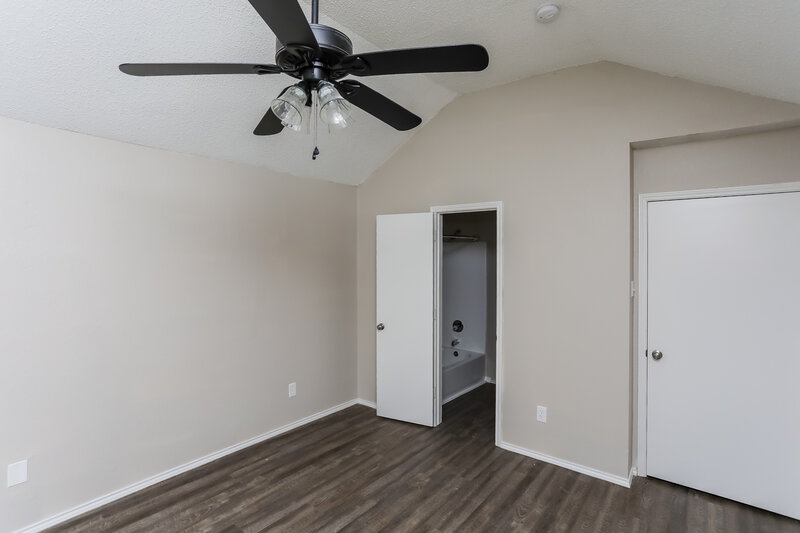 2,740/Mo, 1320 Wheatfield Dr Mesquite, TX 75149 Main Bedroom View 2