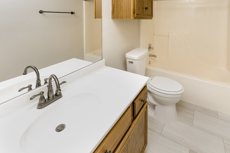 2,110/Mo, 528 Blue Haze Dr Fort Worth, TX 76108 Bathroom View