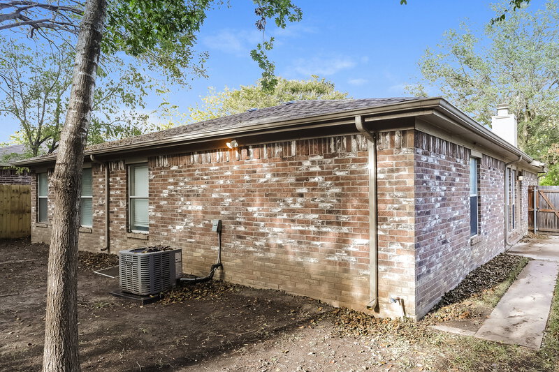 2,110/Mo, 528 Blue Haze Dr Fort Worth, TX 76108 Rear View