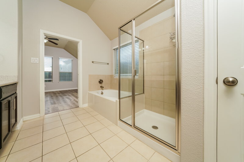 2,420/Mo, 155 Baldwin Dr Fate, TX 75189 Main Bathroom View
