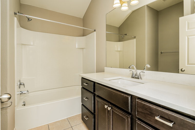 2,440/Mo, 2801 Silver Sage Dr Denton, TX 76209 Bathroom View