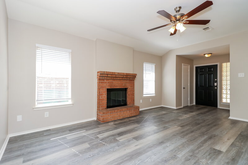 2,070/Mo, 616 Alabaster Pl Cedar Hill, TX 75104 Living Room View