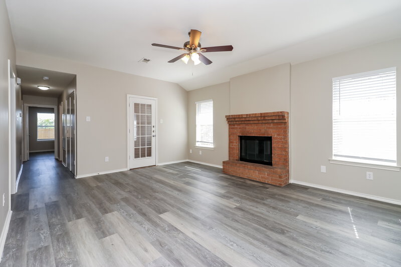 2,070/Mo, 616 Alabaster Pl Cedar Hill, TX 75104 Living Room View 3