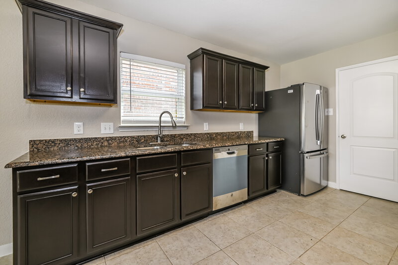 2,155/Mo, 2033 Faircrest Trail Forney, TX 75126 Kitchen View 2
