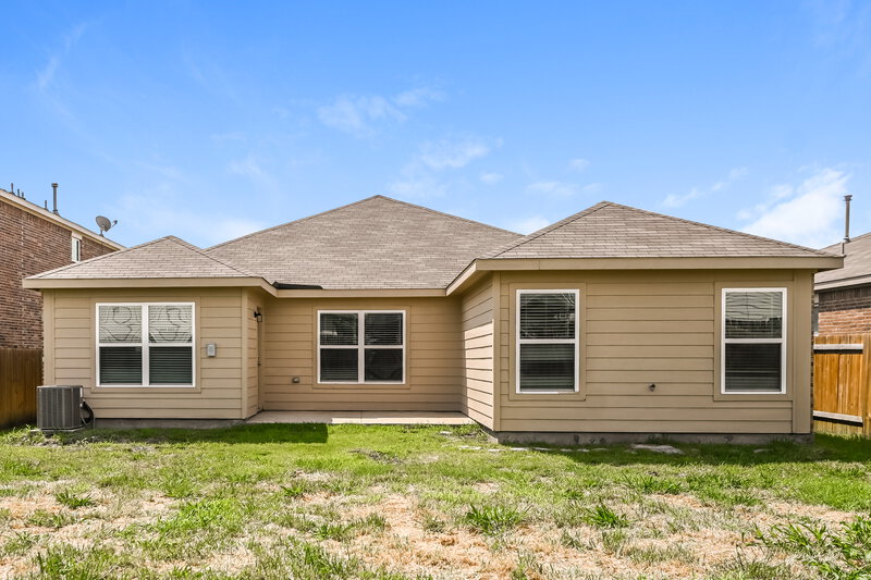 2,155/Mo, 2033 Faircrest Trail Forney, TX 75126 Rear View