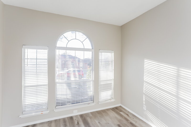 2,240/Mo, 708 Brees Dr Desoto, TX 75115 Office View