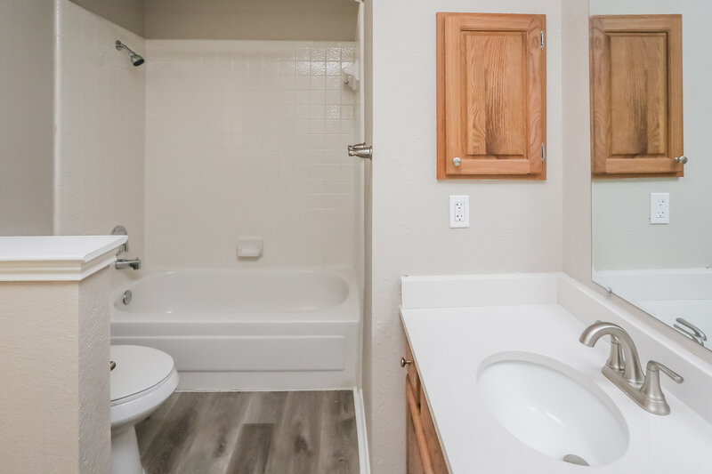 2,240/Mo, 708 Brees Dr Desoto, TX 75115 Bathroom View