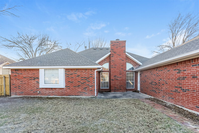 2,240/Mo, 708 Brees Dr Desoto, TX 75115 Rear View