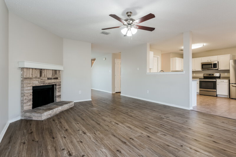 2,295/Mo, 3613 Andalusian Dr Denton, TX 76210 Living Room View 2