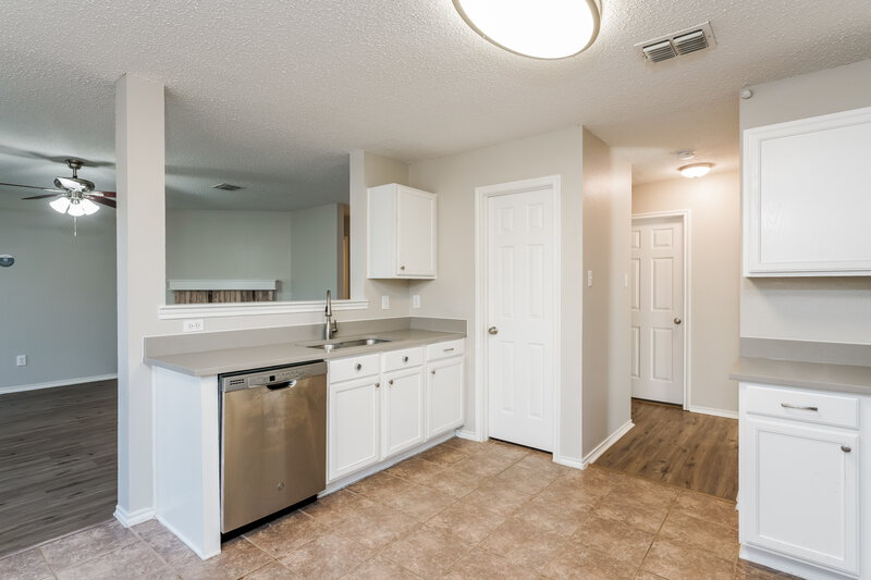 2,295/Mo, 3613 Andalusian Dr Denton, TX 76210 Kitchen View 2