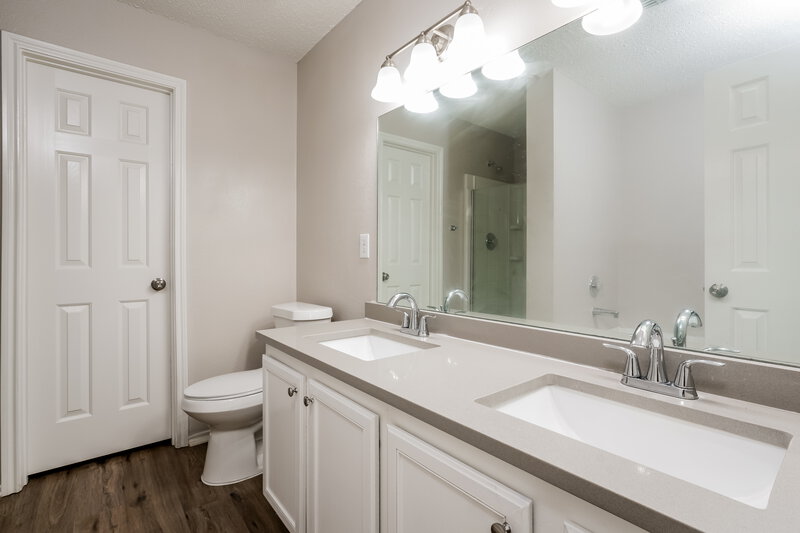 2,295/Mo, 3613 Andalusian Dr Denton, TX 76210 Main Bathroom View