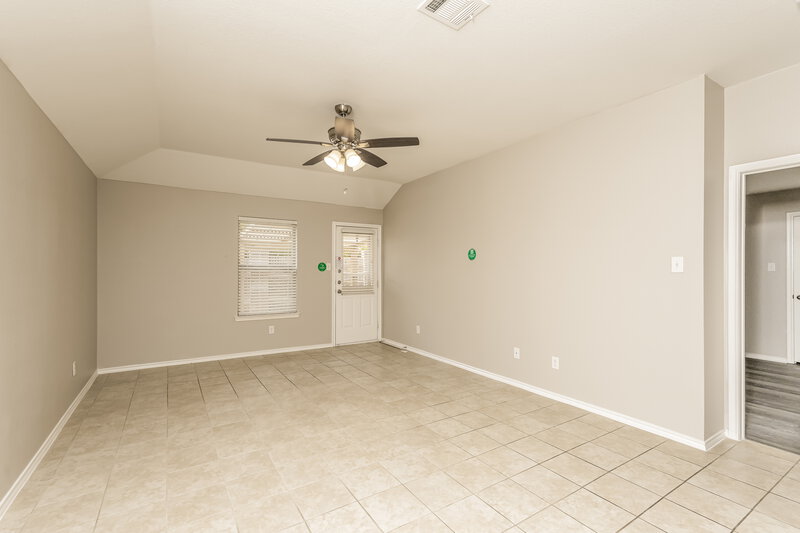 2,160/Mo, 902 Platinum Dr Princeton, TX 75407 Living Room View