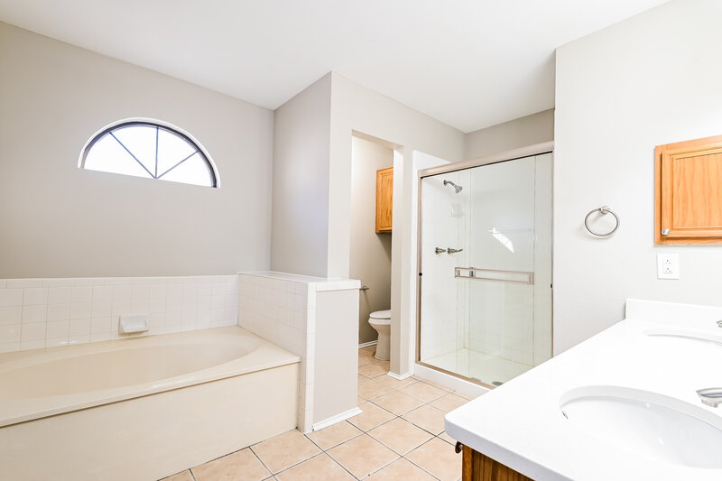 3,180/Mo, 2604 Austin Dr Mesquite, TX 75181 Main Bathroom View