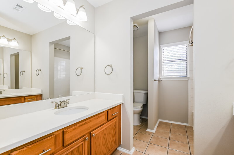 3,180/Mo, 2604 Austin Dr Mesquite, TX 75181 Bathroom View